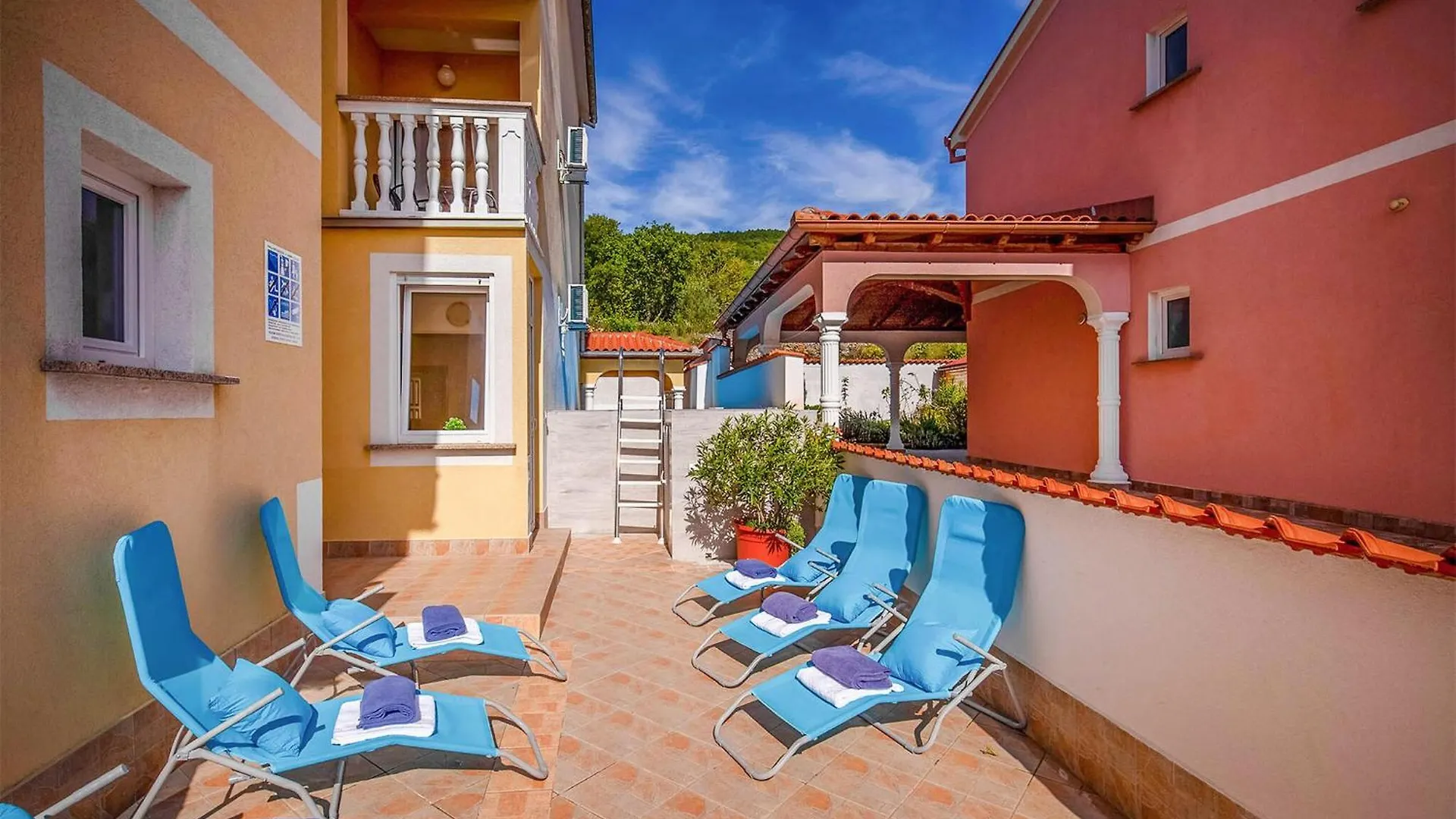 Gorgeous Apartment In Dramalj With Kitchen