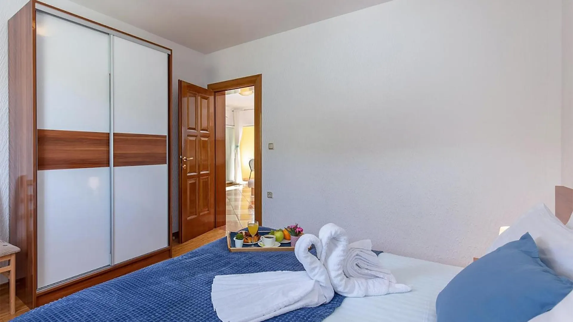 Gorgeous Apartment In Dramalj With Kitchen