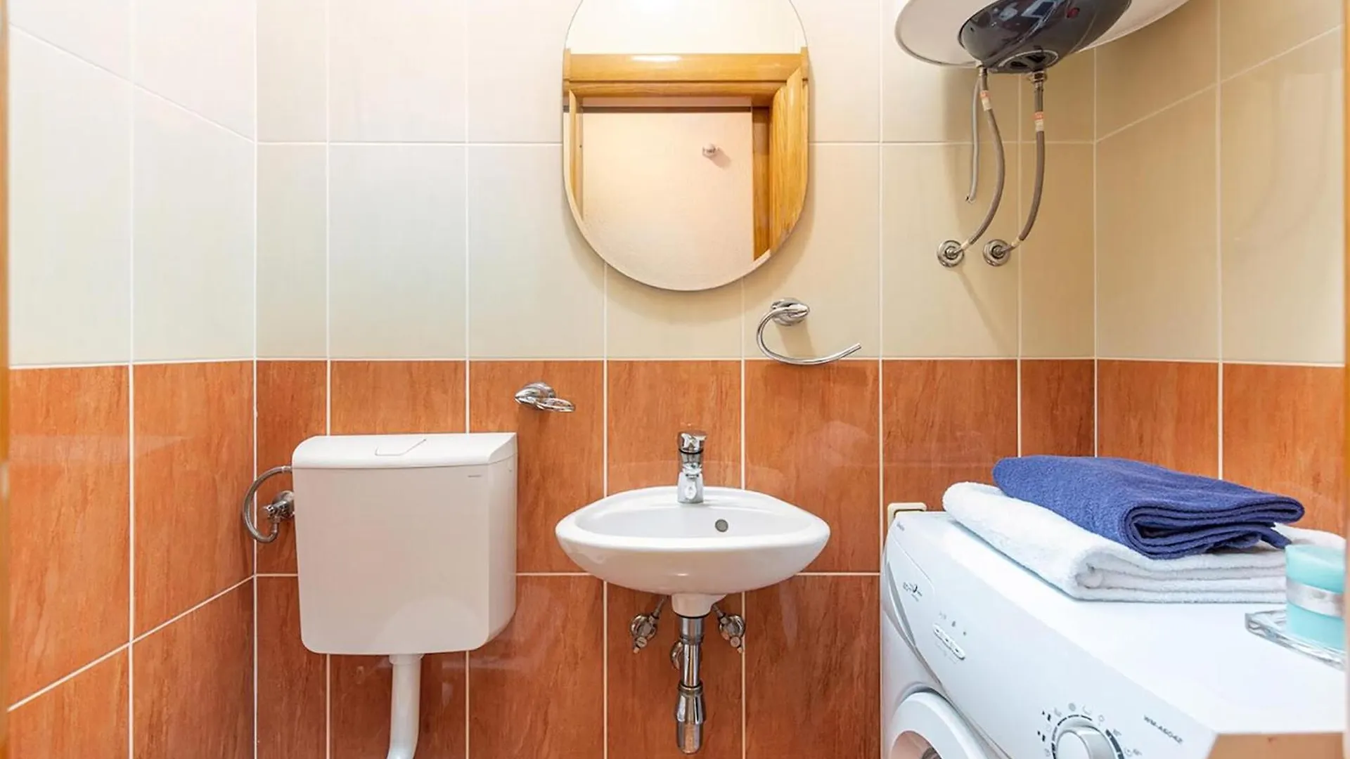 Gorgeous Apartment In Dramalj With Kitchen